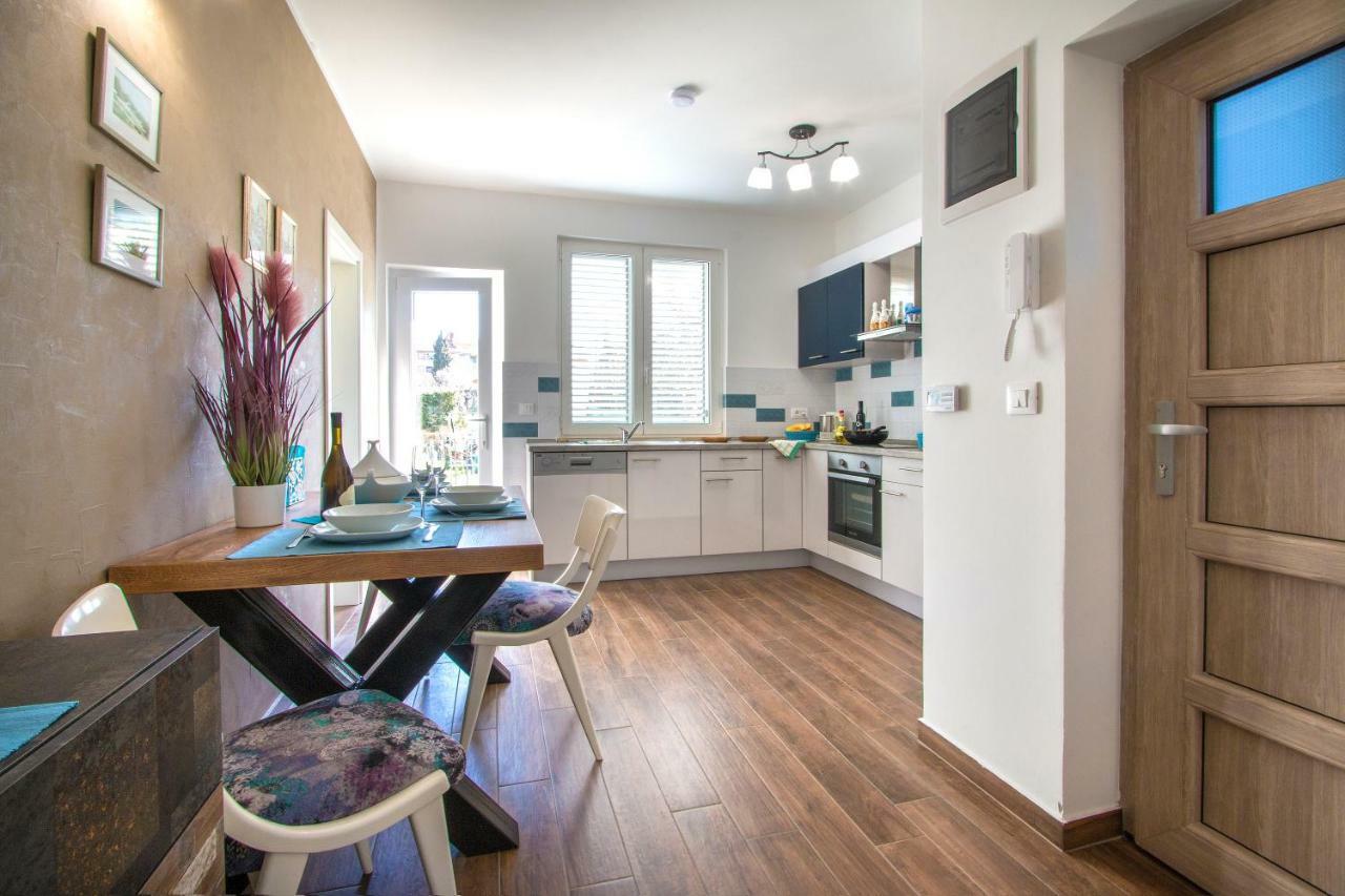 Nala Apartment โรวีน ภายนอก รูปภาพ