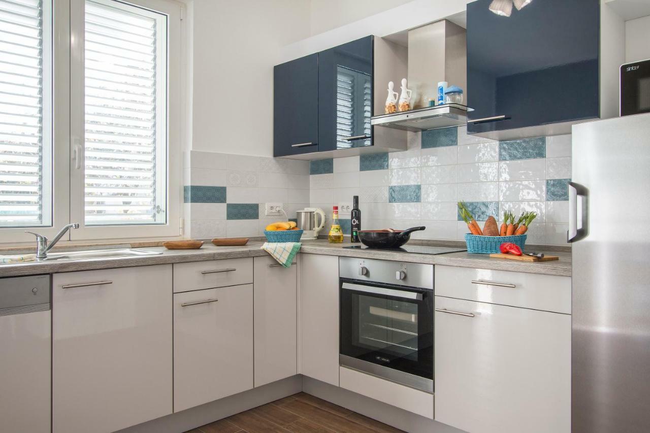 Nala Apartment โรวีน ภายนอก รูปภาพ