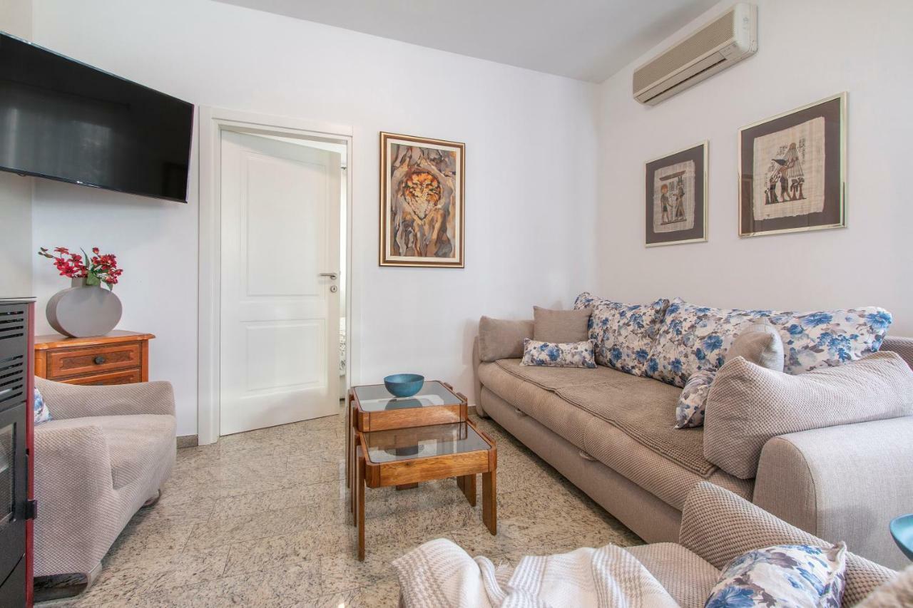 Nala Apartment โรวีน ภายนอก รูปภาพ