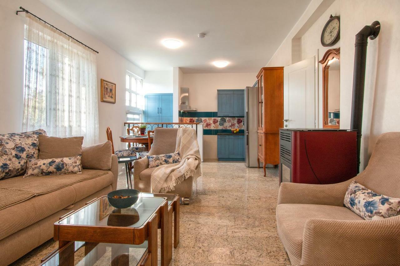Nala Apartment โรวีน ภายนอก รูปภาพ