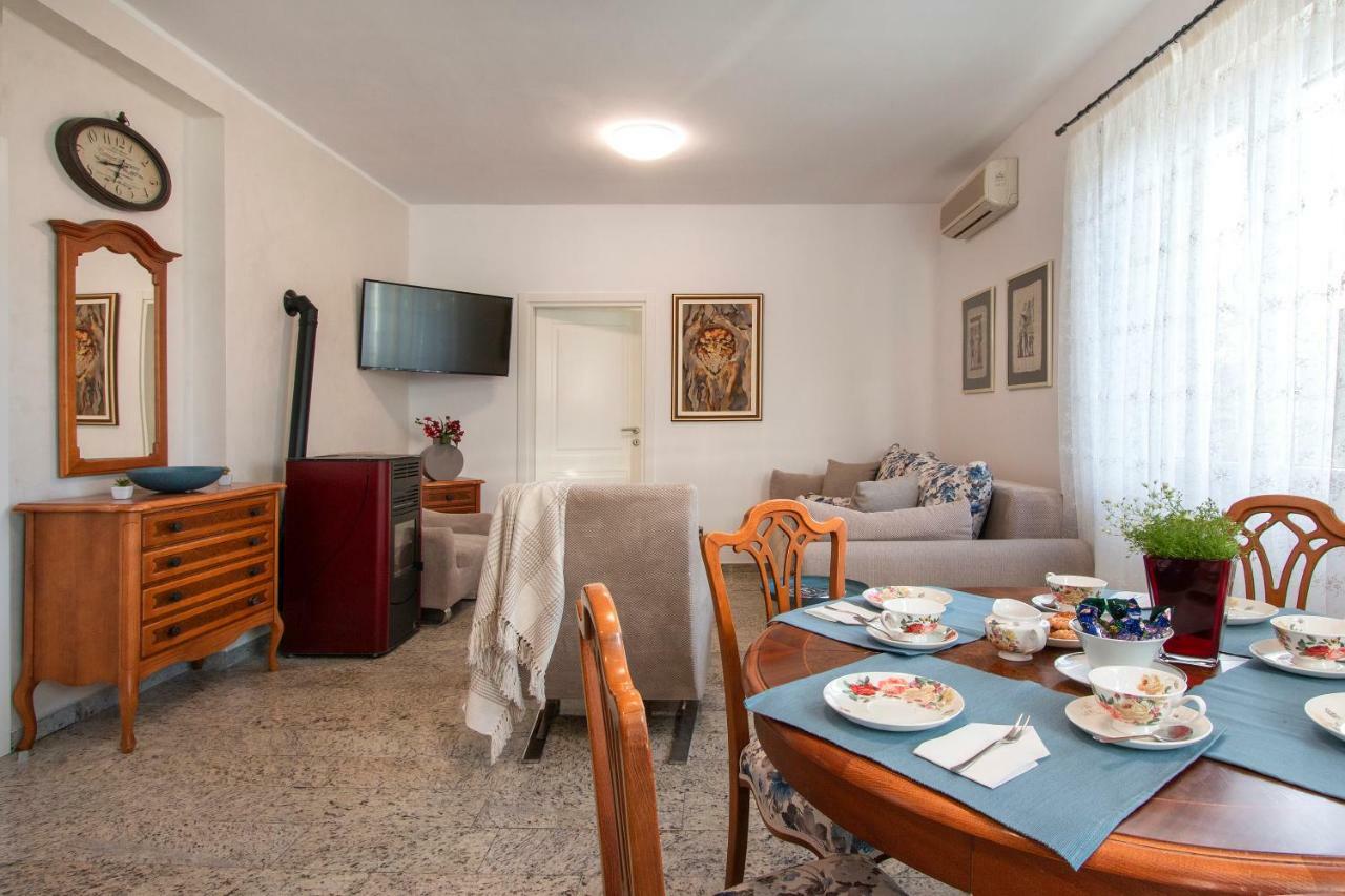 Nala Apartment โรวีน ภายนอก รูปภาพ