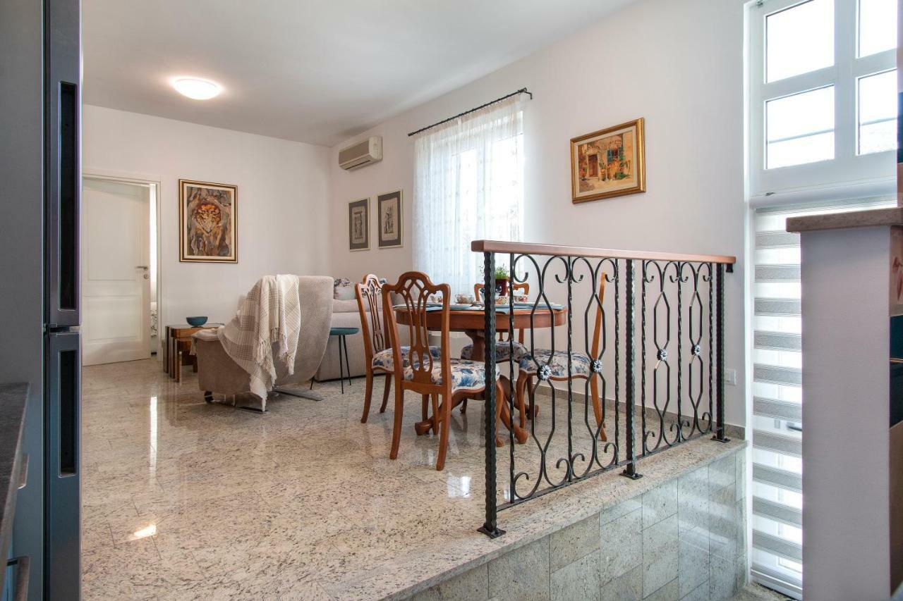 Nala Apartment โรวีน ภายนอก รูปภาพ