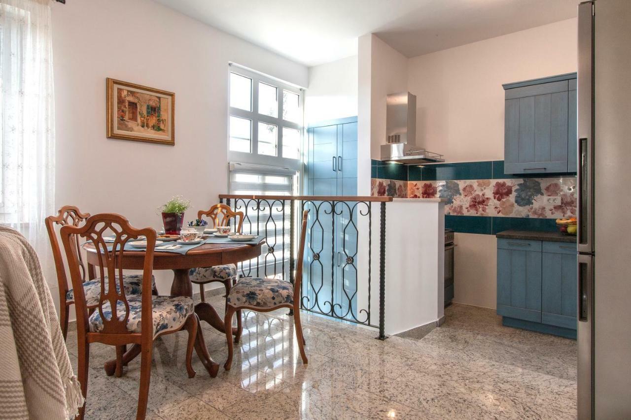 Nala Apartment โรวีน ภายนอก รูปภาพ